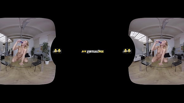 Virtualpee – Chrissy On The Table – VR Porn