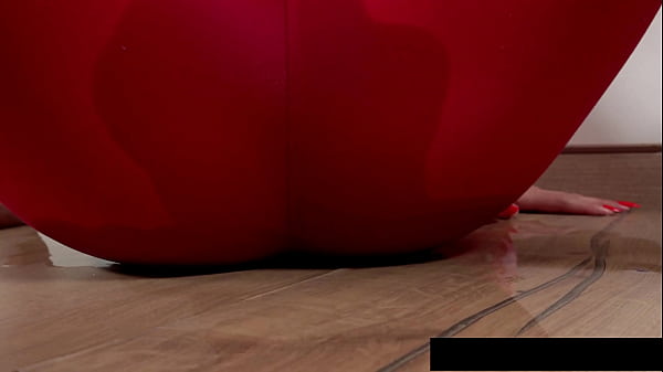 Wet And Pissy – Sensual MILF